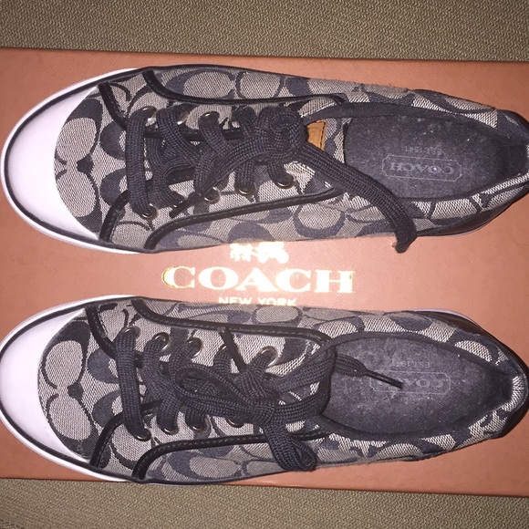 Coach Women’s Sneaker Size 7 - Picture 2 of 4